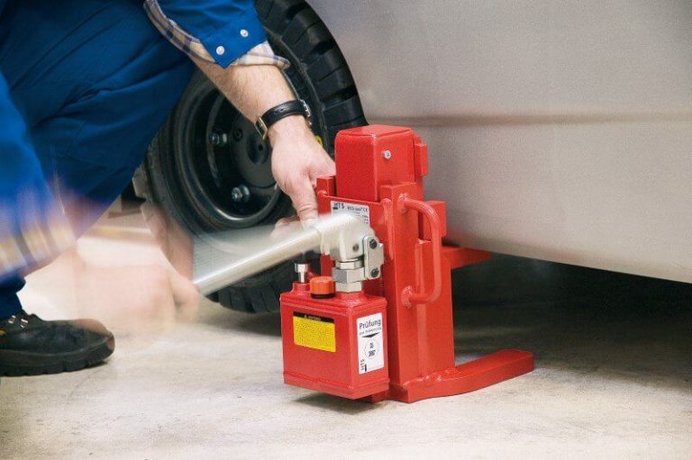 Hydraulic Jacks What Are They and How Do They Work? HTS Direct